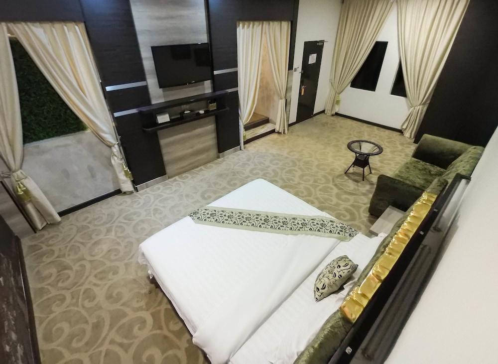 Baguss Hotel And Serviced Apartment Johor Bahru Exterior photo