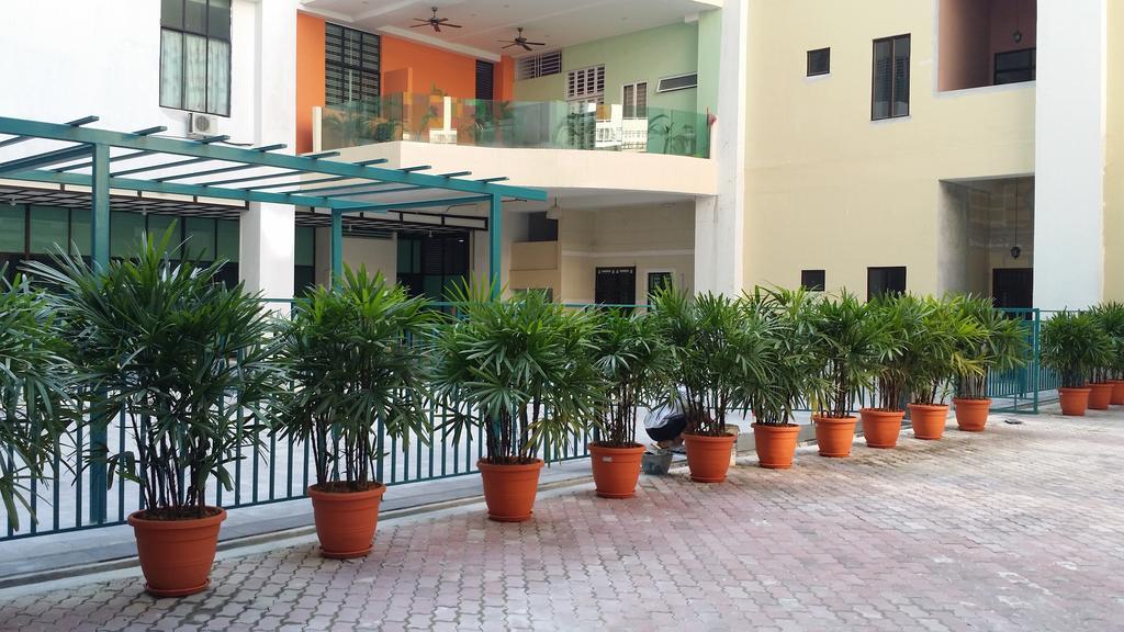 Baguss Hotel And Serviced Apartment Johor Bahru Exterior photo