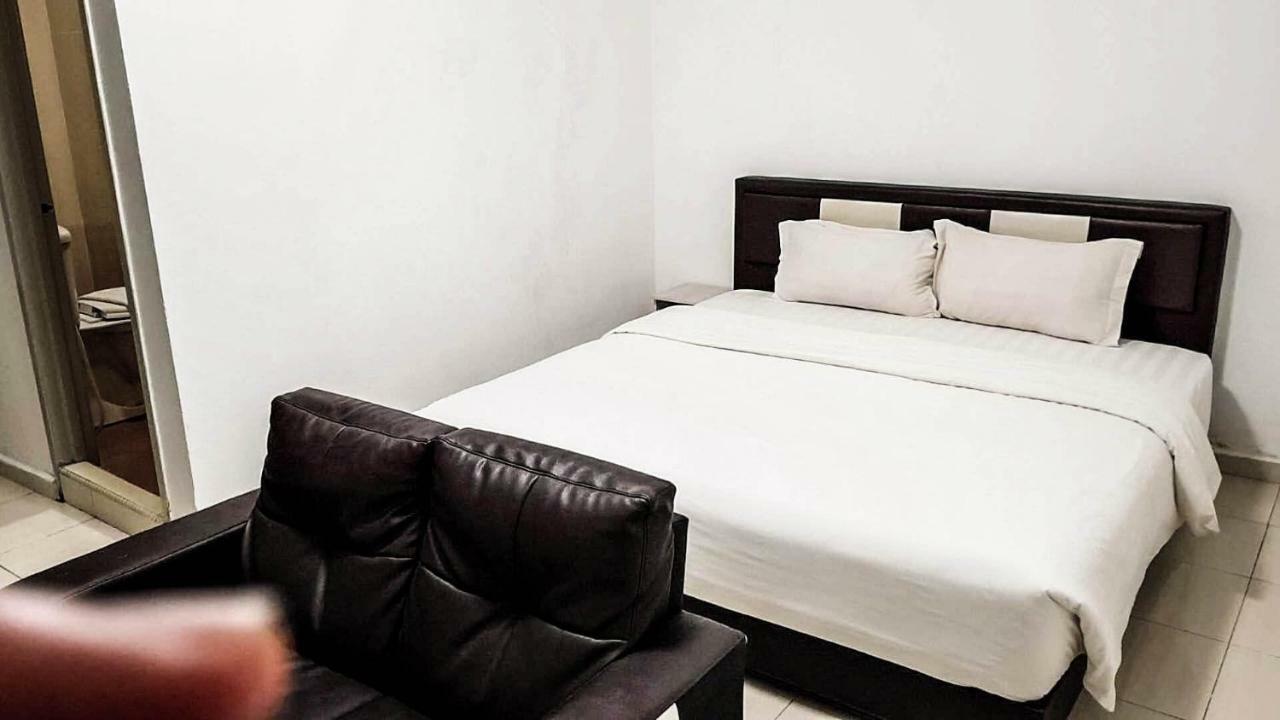 Baguss Hotel And Serviced Apartment Johor Bahru Exterior photo
